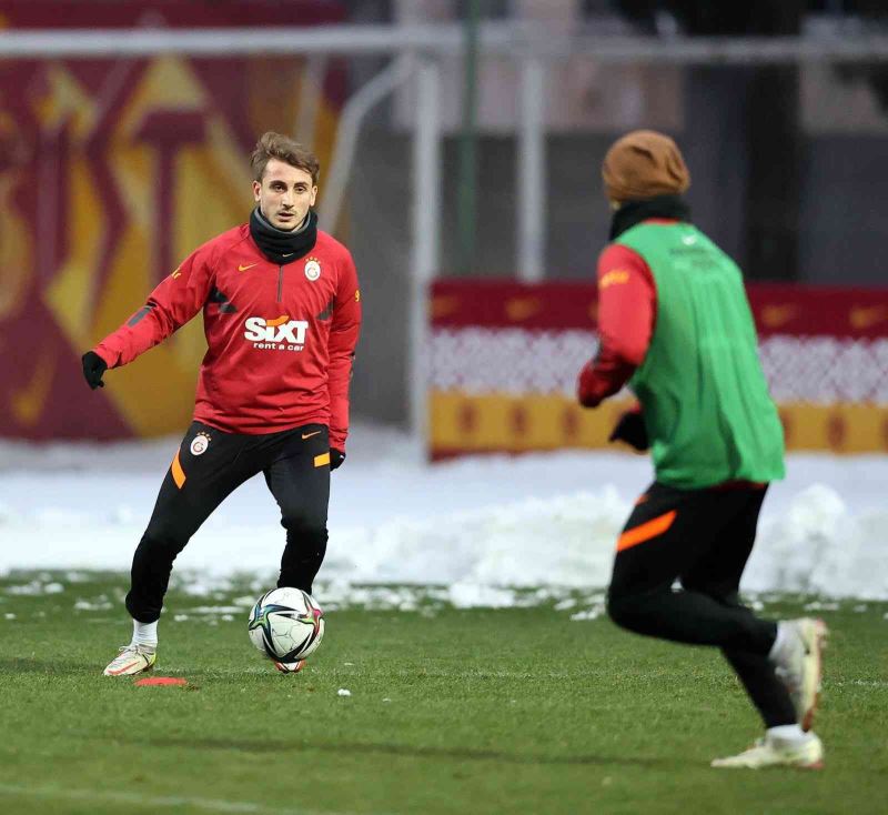 Galatasaray, önce statta sonra tesislerde çalıştı
