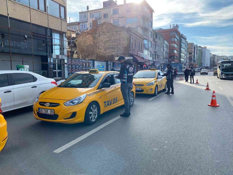 Kadıköy’de taksicilere yeni yılın ilk iş gününde ceza yağdı
