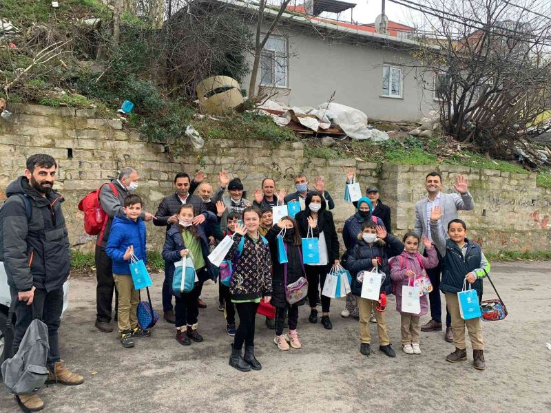 Maltepe Belediyesi’nden 350 çocuğa forma
