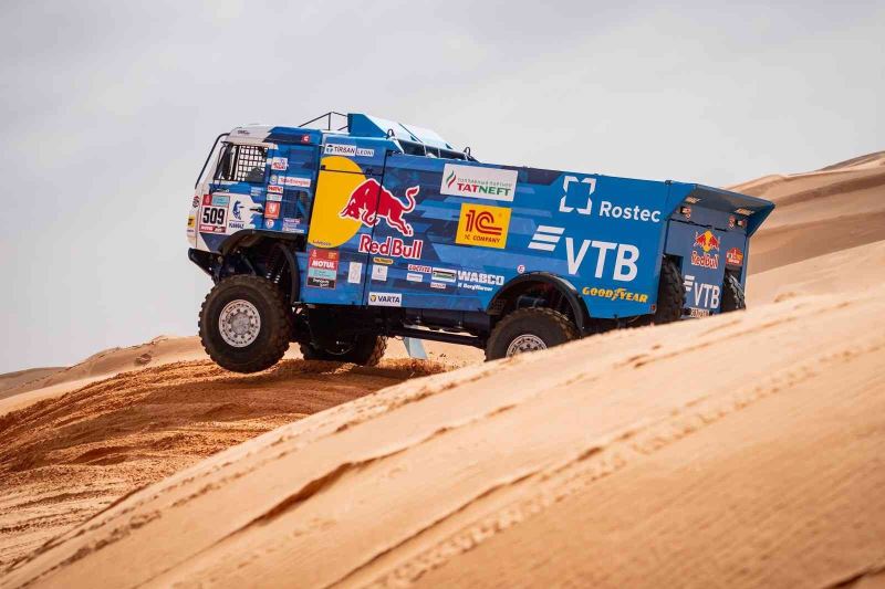 Dakar Rallisi’nin üçüncü gününde efsane Red Bull sporcusu Sebastien Loeb zirvede
