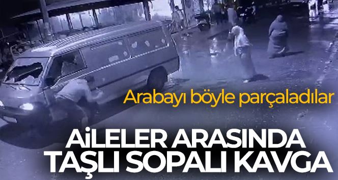 Büyükçekmece’de aileler arasında taşlı sopalı kavga kamerada: 3 yaralı