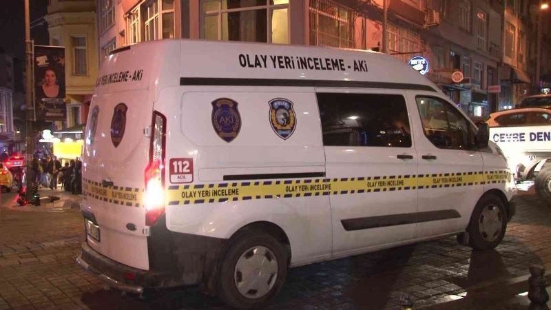 Kadıköy’de rehine krizi: Kocasını bıçakladı kızını rehin aldı