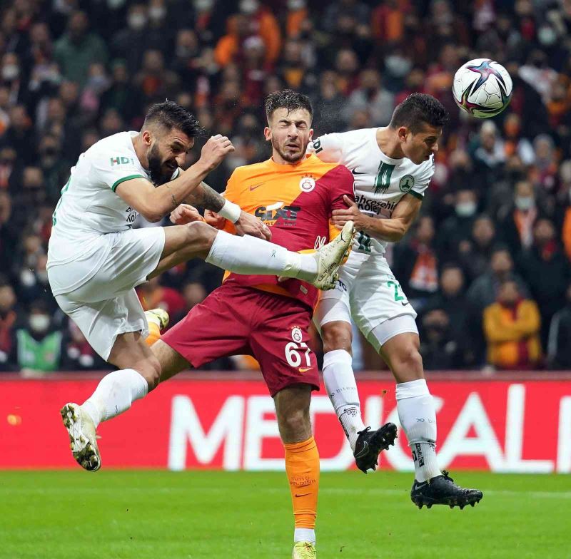 Spor Toto Süper Lig: Galatasray: 0 - GZT Giresunspor: 1 (İlk yarı)
