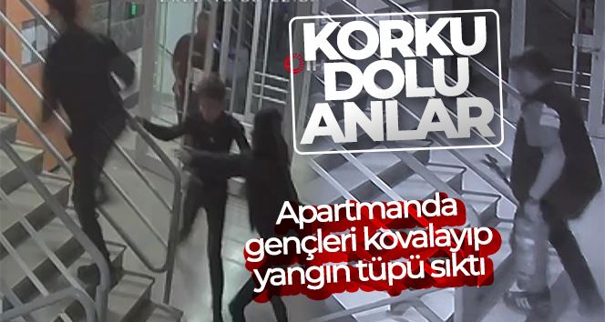 Apartmanda çocukları kovalayıp, yangın tüpünü etrafa sıktı