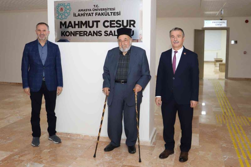 İlahiyat fakültesi konferans salonuna Mahmut Cesur’un adı verildi