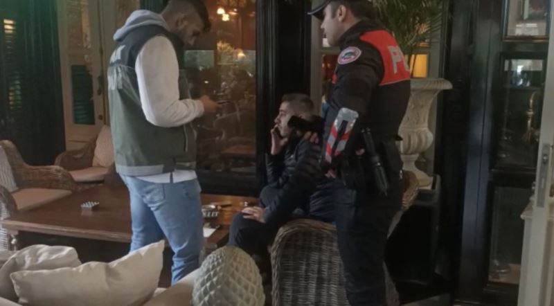 İstanbul’da AVM’lerde eş zamanlı ’yabancı şahıs’ denetimi: Üstünden silah çıktı