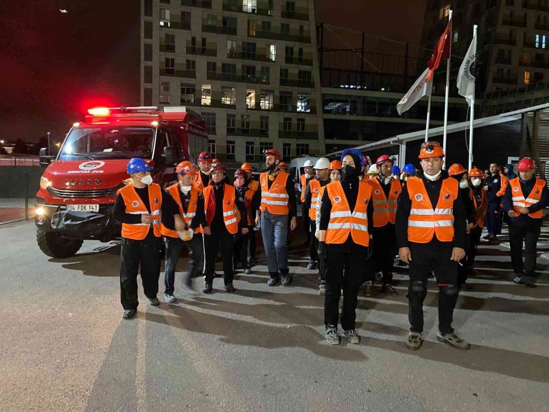 Kartal’da afet tatbikatı gerçeğini aratmadı