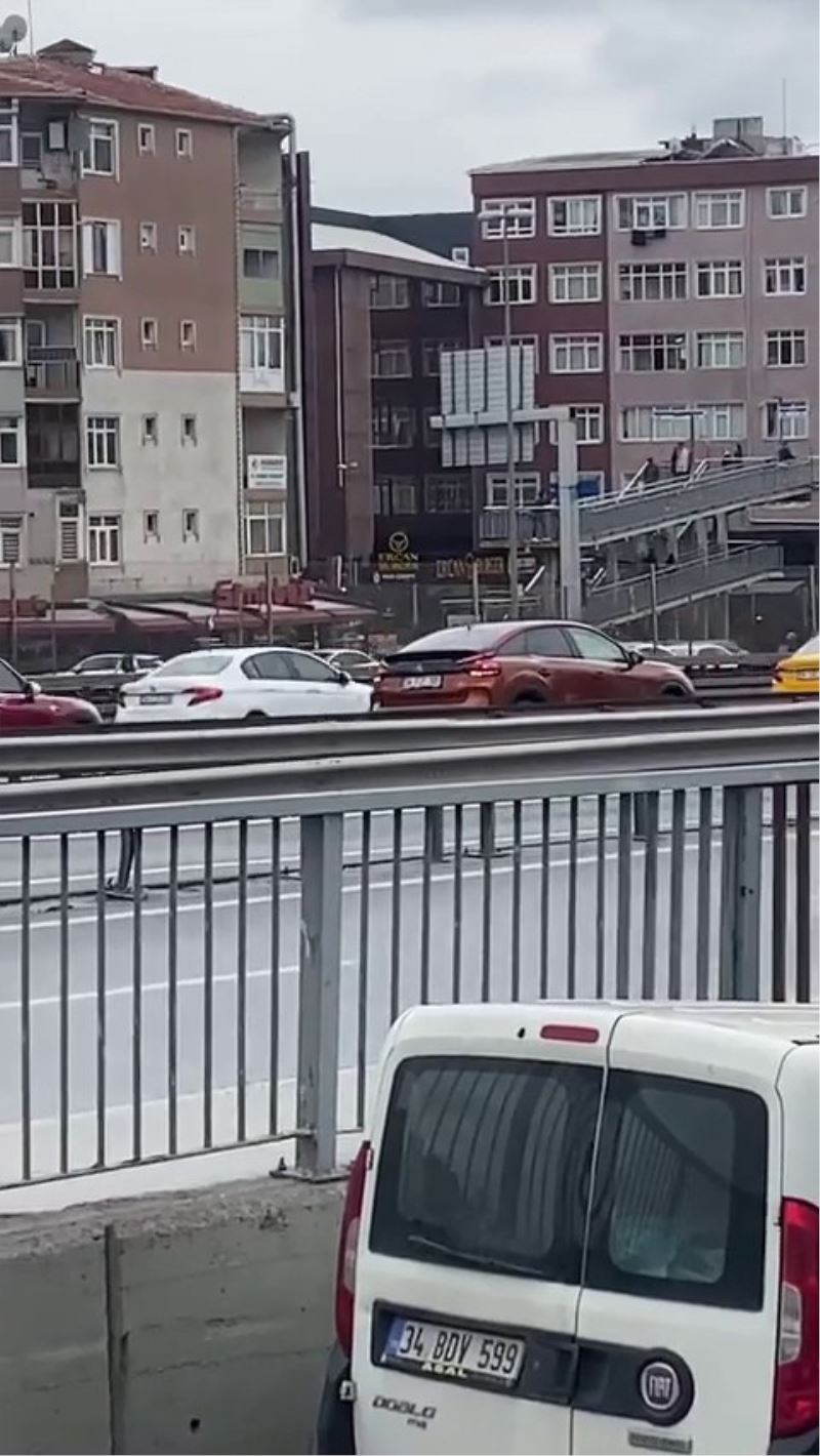 E5’te geri geri giden araç trafiği tehlikeye attı