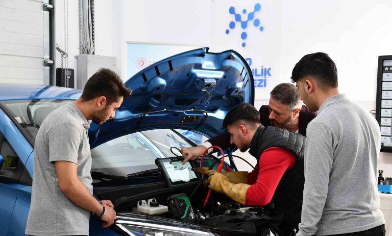 İTO yerli otomobil öncesi ’elektrikli araç tamiri’ için eğitim süreci başlattı
