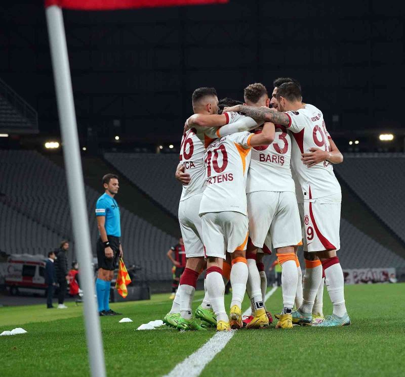 Galatasaray deplasmandaki 4. galibiyetini aldı
