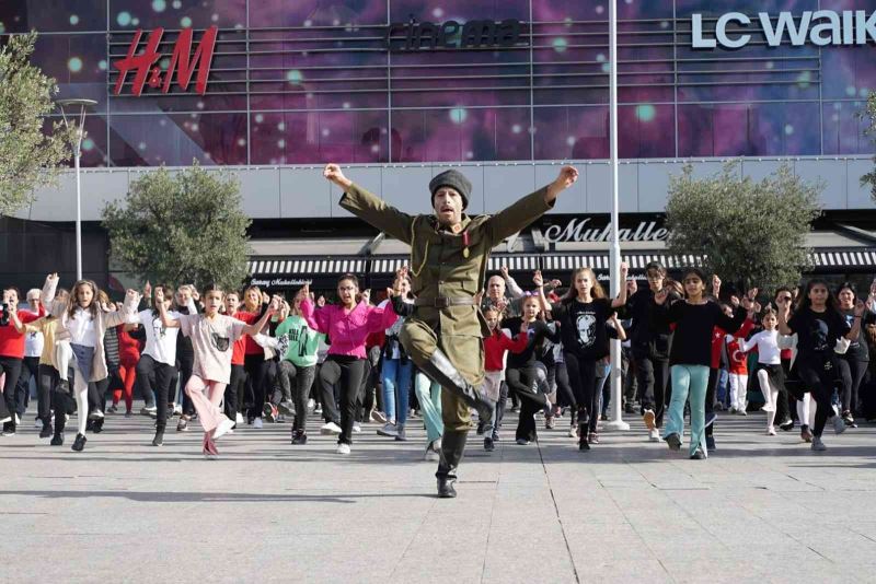 Esenyurt Belediyesi, 29 Ekim Cumhuriyet Bayramı’nı zeybek ile kutladı