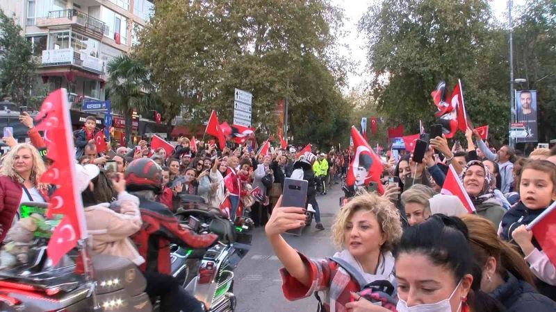Kadıköy’de 29 Ekim coşkusu Cumhuriyet Yürüyüşü’yle kutlandı