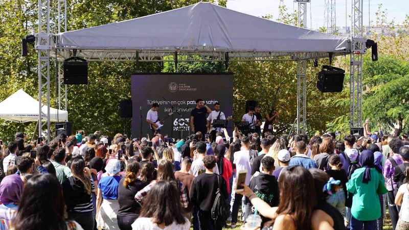 İGÜ’lüler “Welcome Fest 2022” ile yeni eğitim ve öğretim yılına başladı