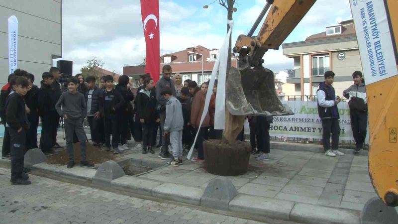 Arnavutköy’de dikilecek 5 bin ağacın dikimi için start verildi