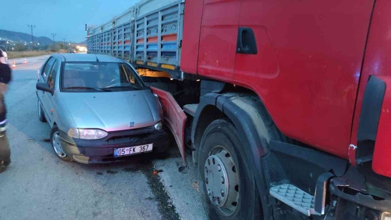 Tırın yakıt deposuna çarpmaktan böyle kurtuldu