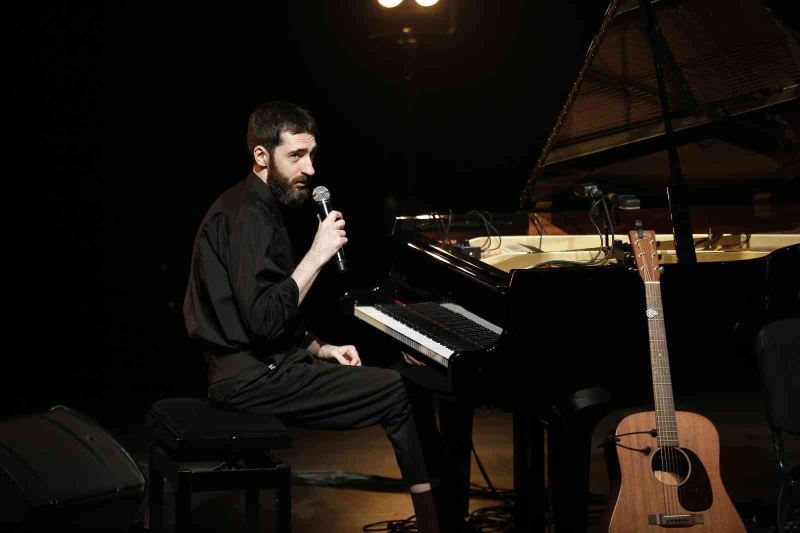 Dünyaca ünlü piyanist Evgeny Grinko, Başakşehir’de sevenleriyle buluştu