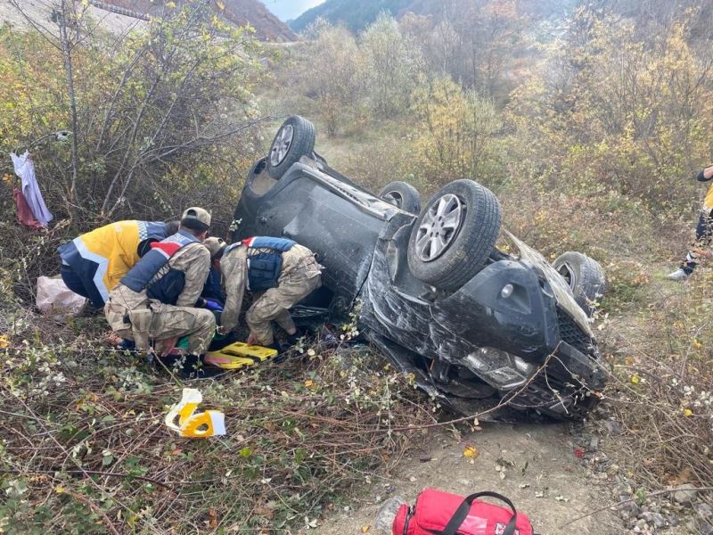 Amasya’da otomobil dere yatağına uçtu: 1 ölü, 4 yaralı