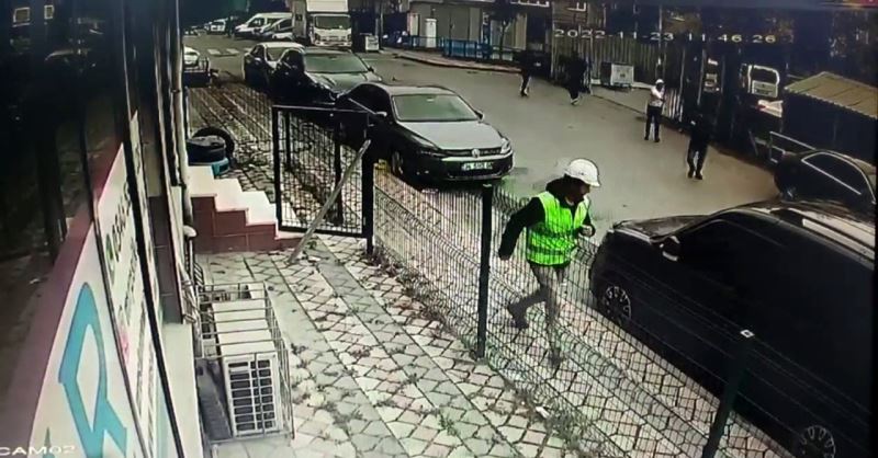 Sultangazi’de 5 kişilik arkadaş grubu arasında silahlı kavga: 1 yaralı
