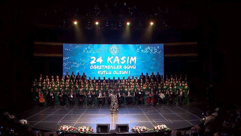 İstanbul’da 140 öğretmen, usta isimlerle birlikte konser verdi
