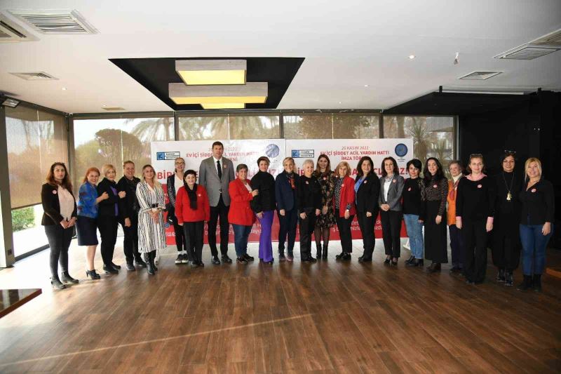 Kadıköy Belediyesi ile Türkiye Kadın Dernekleri Federasyonu arasında “Ev İçi Şiddet Acil Yardım Hattı” protokol imzası atıldı