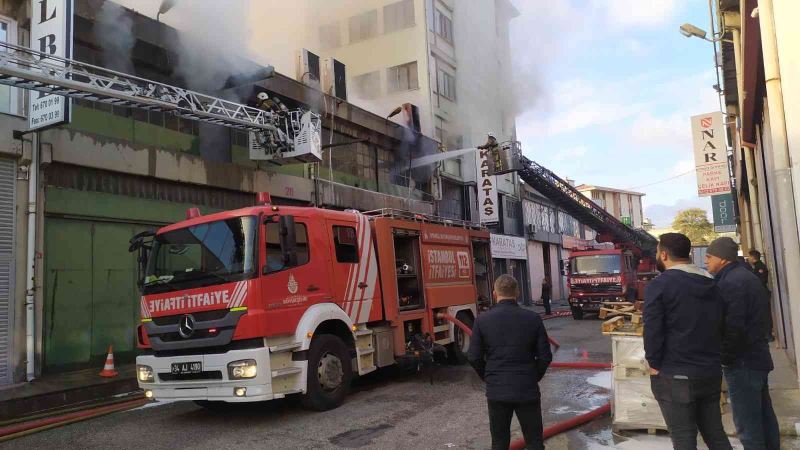 Başakşehir’deki iş yerinde yangın paniği
