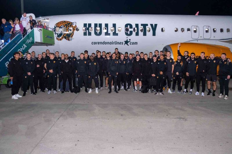 Hull City yüzlerce taraftarıyla Antalya’ya geldi
