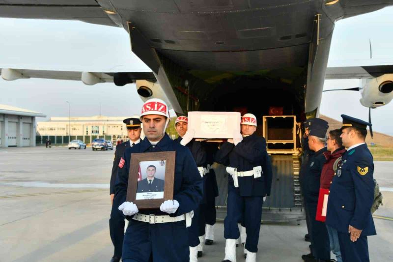 Şehit Mustafa Yıldız’ın naaşı Amasya Merzifon Havalimanı’nda karşılandı
