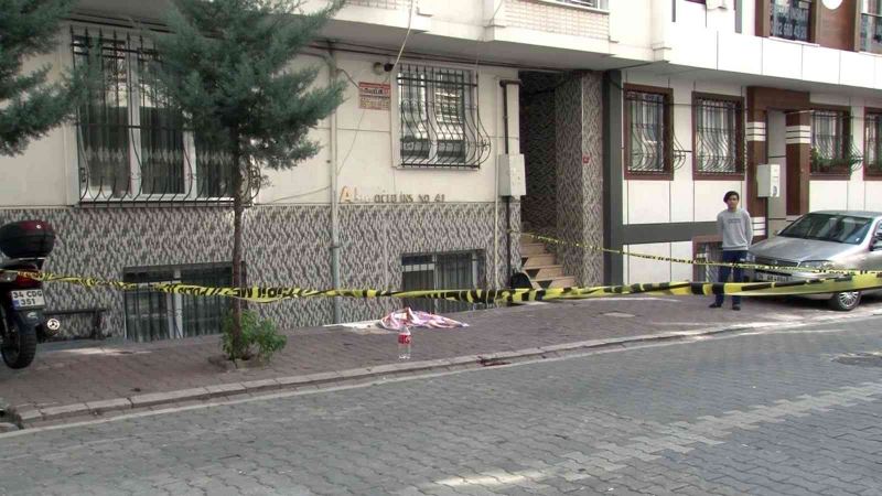Esenyurt’ta 12 yaşındaki çocuk, apartmanın çatısından düşerek ağır yaralandı
