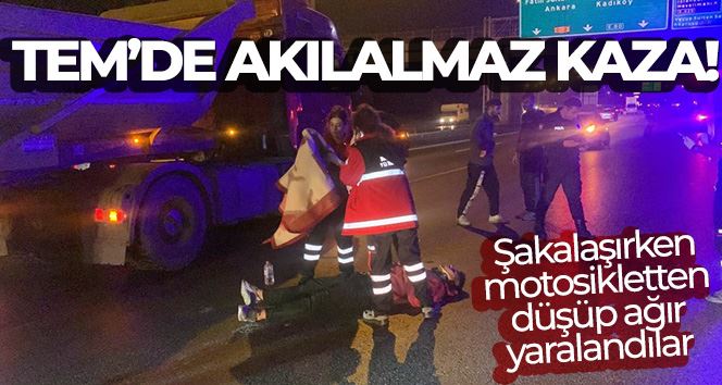 TEM’de akılalmaz kaza: Şakalaşırken motosikletten düştüler