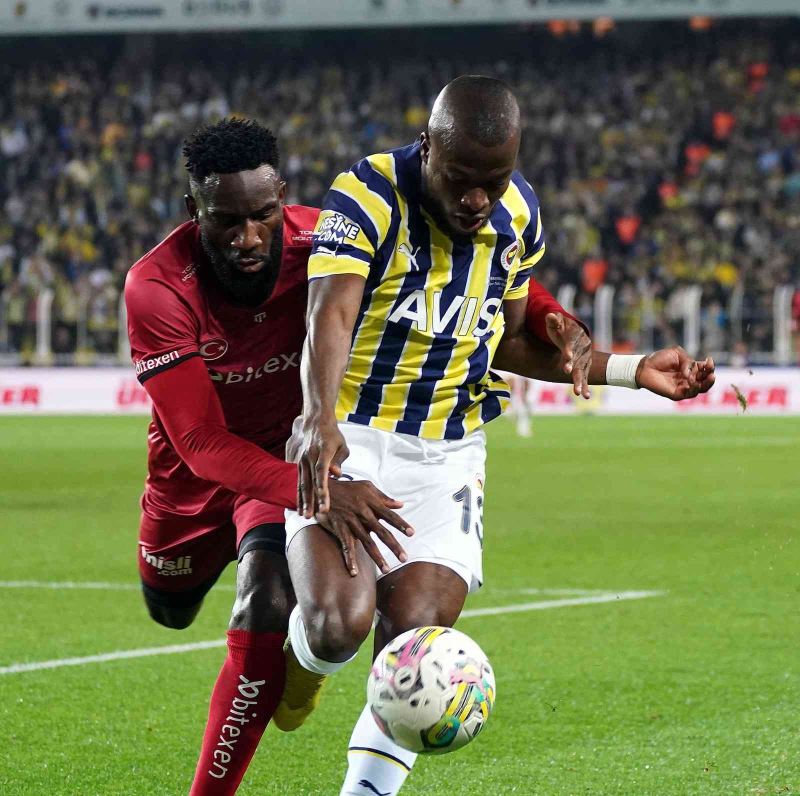 Spor Toto Süper Lig: Fenerbahçe: 0 - DG Sivasspor: 0 (İlk yarı)
