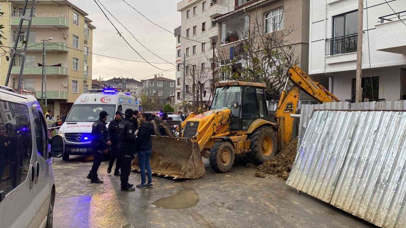 Sultanbeyli’de kazı çalışmasında göçük: 1 işçi toprak altında kaldı