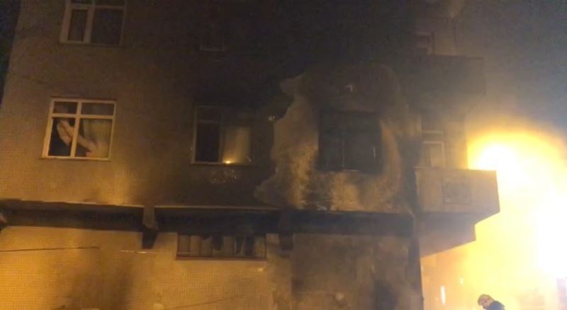 Sancaktepe’de 2 şahıs mobilya atölyesini böyle kundakladı