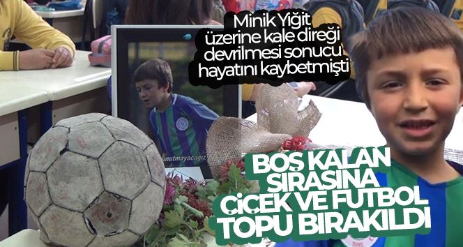 Boş kalan sırasına çiçek ve futbol topu bırakıldı