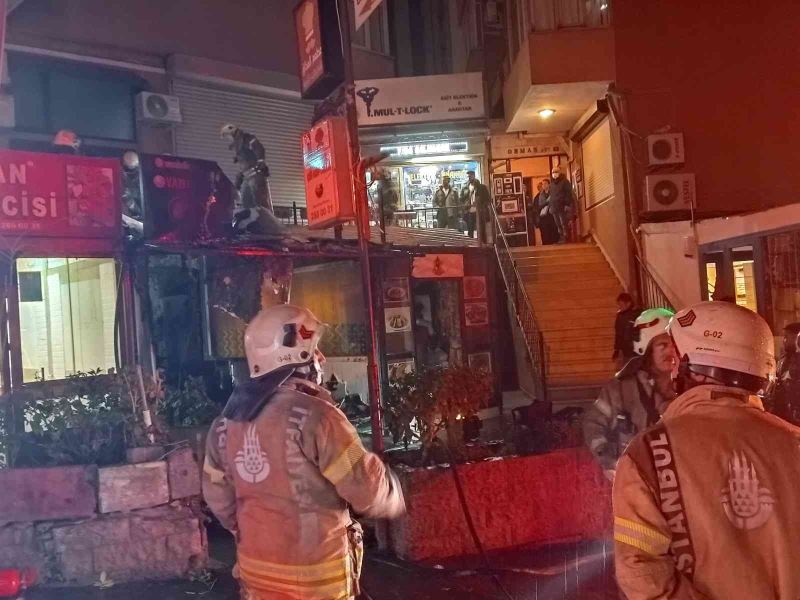 Şişli’de motosiklet tamirhanesi alev alev yandı