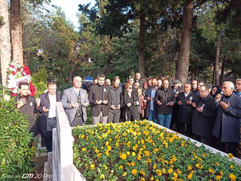 Eski Kartal Belediye Başkanı Mehmet Ali Büklü mezarı başında anıldı