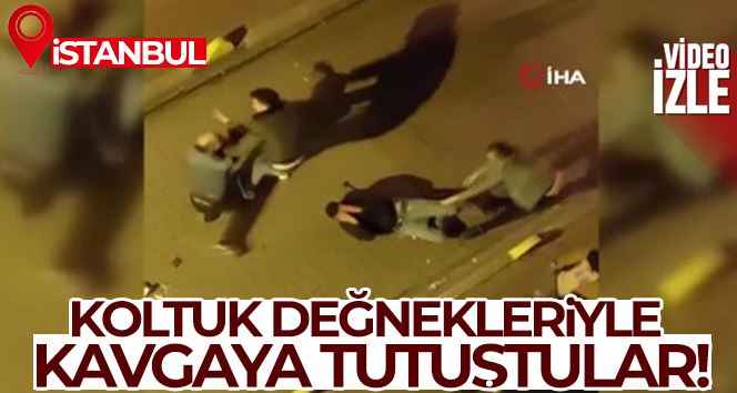 Fatih’te sokak ortasında koltuk değnekli kavga