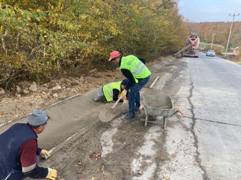 Gebze’de köy yolları V kanal imalatı ile korunuyor