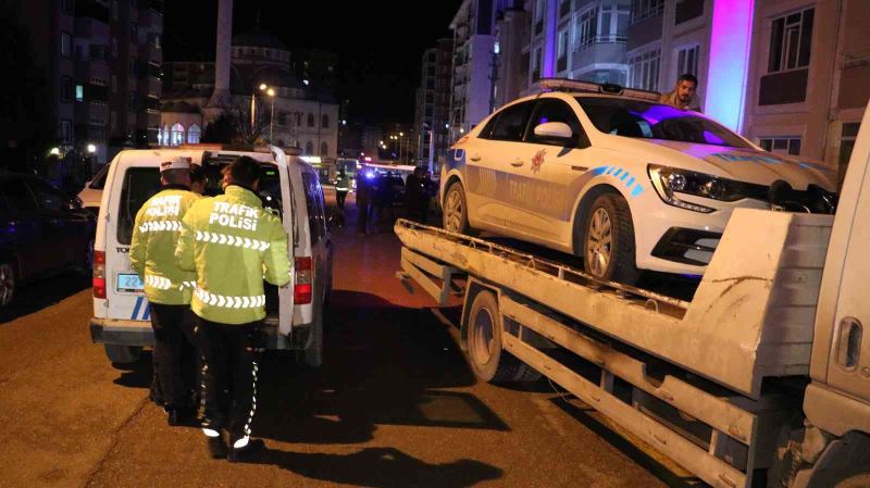 ’Dur’ ihtarına uymayan ehliyetsiz sürücü polis aracına çarpınca yakalandı
