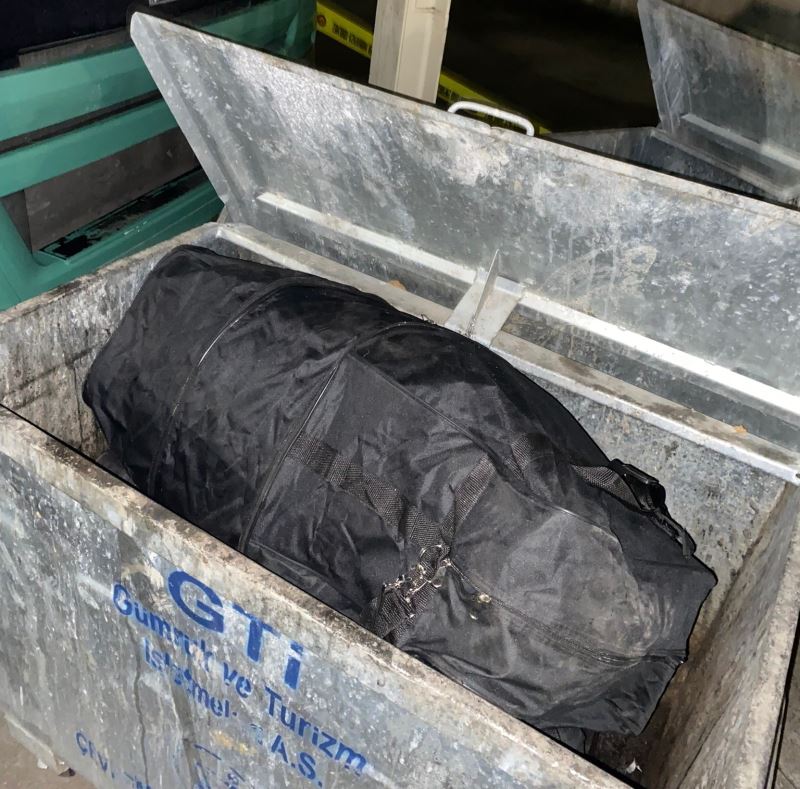 Kapıkule’de valizler dolusu uyuşturucuyu çöpe atarken yakalandılar
