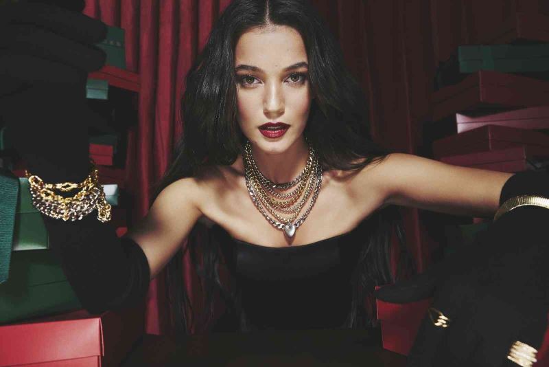 Oyuncu Pınar Deniz NetWork markası için kamera karşısında