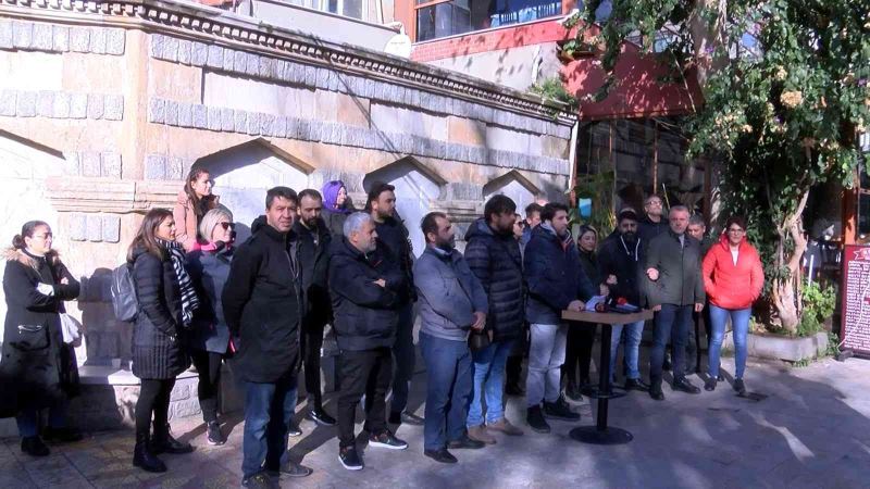 Pazar günü kapatma kararına karşı kuaförler Maltepe’de toplandı
