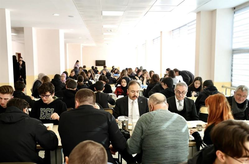 Bilecik’te 2 bin 295 öğrenciye ara öğünü ve sıcak yemek ücretsiz temin ediliyor