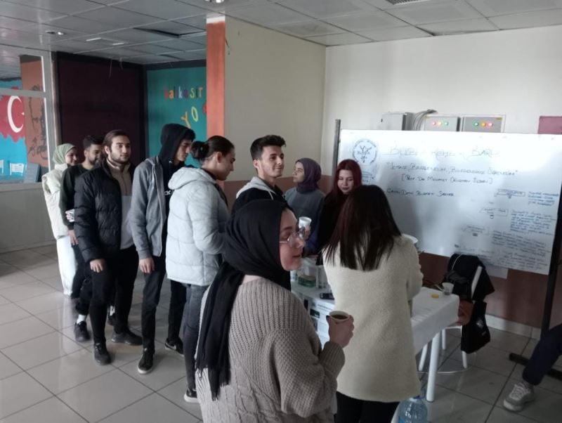 Burhaniye’de üniversitelilerin projeleri devam ediyor
