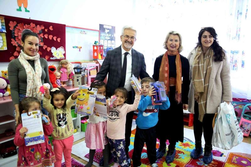 Başkan Erdem’den çocukların yüzünü güldürdü