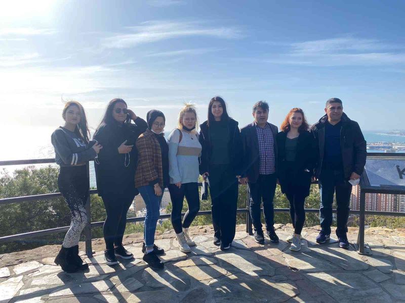 Gönenli öğrenciler İspanya’da güneş panellerini inceledi
