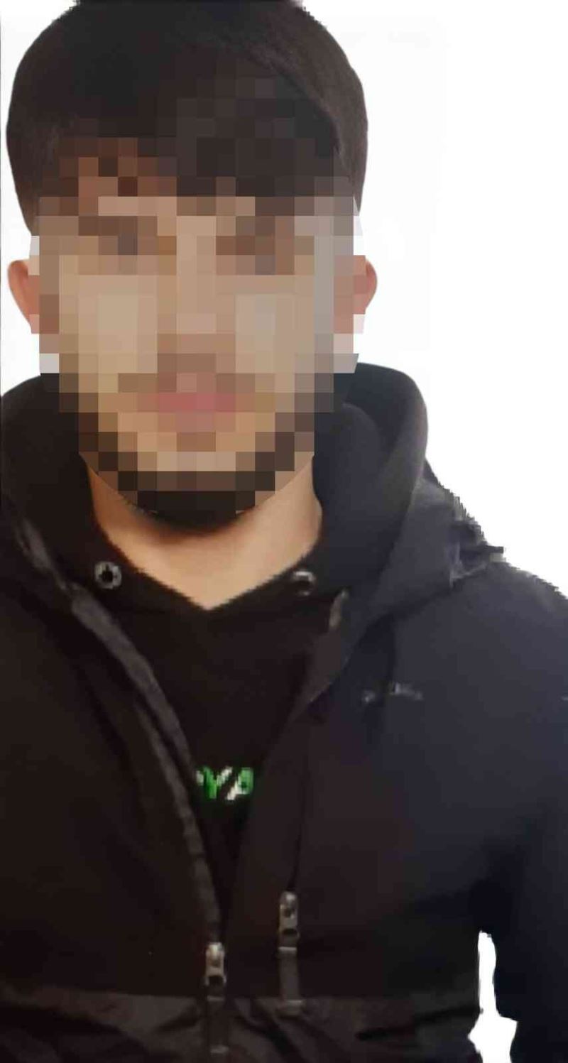 İstanbul’da polisten kaçan şüphelinin yakalandığı anlar kamerada