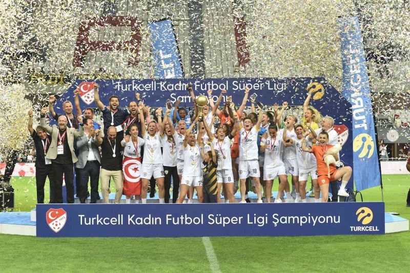 Turkcell 4 yıl daha Kadın Futbol Süper Ligi’nin isim sponsoru

