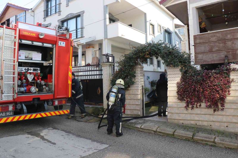 Mutfaktaki aspiratördeki yangın paniğe sebep oldu
