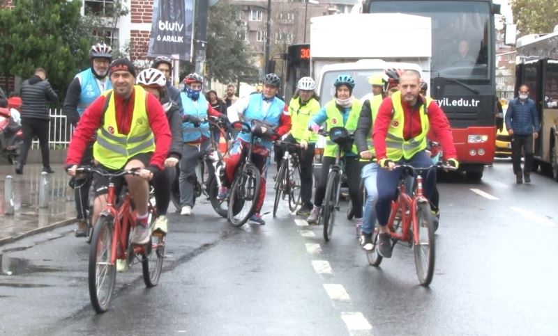 “Barikatsız Bir Dünya” için 15 kilometre pedal çevirdiler