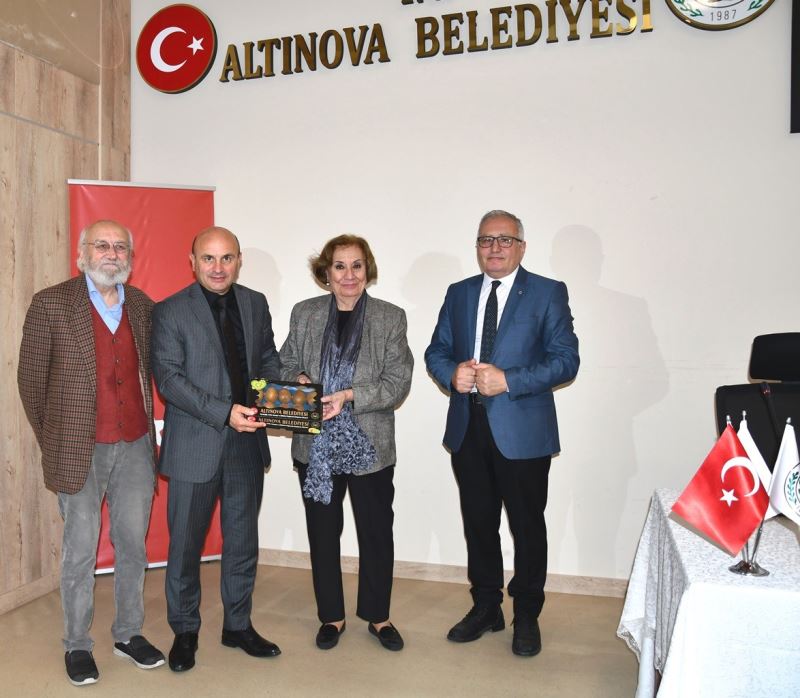 Gülsen Tuncer Ayçar, Altınovalılarla söyleşide buluştu